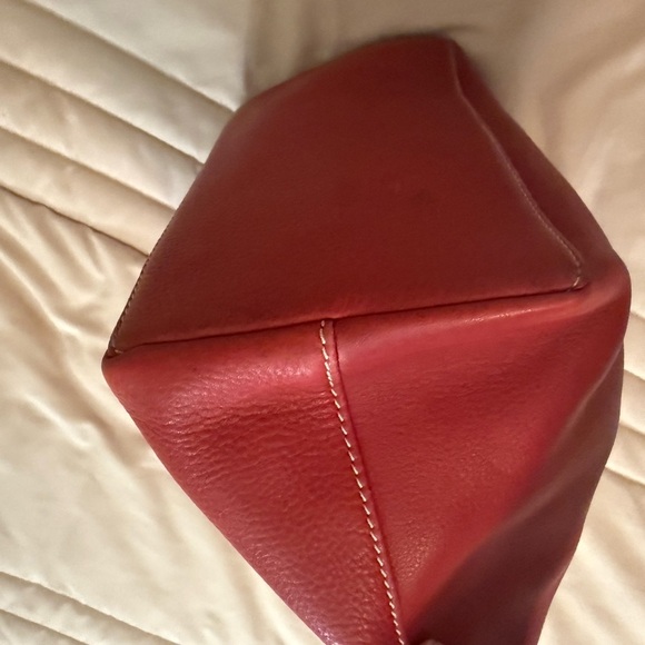 Dooney & Bourke Red Leather Hobo Bag with Sleek Design - Picture 5 of 15